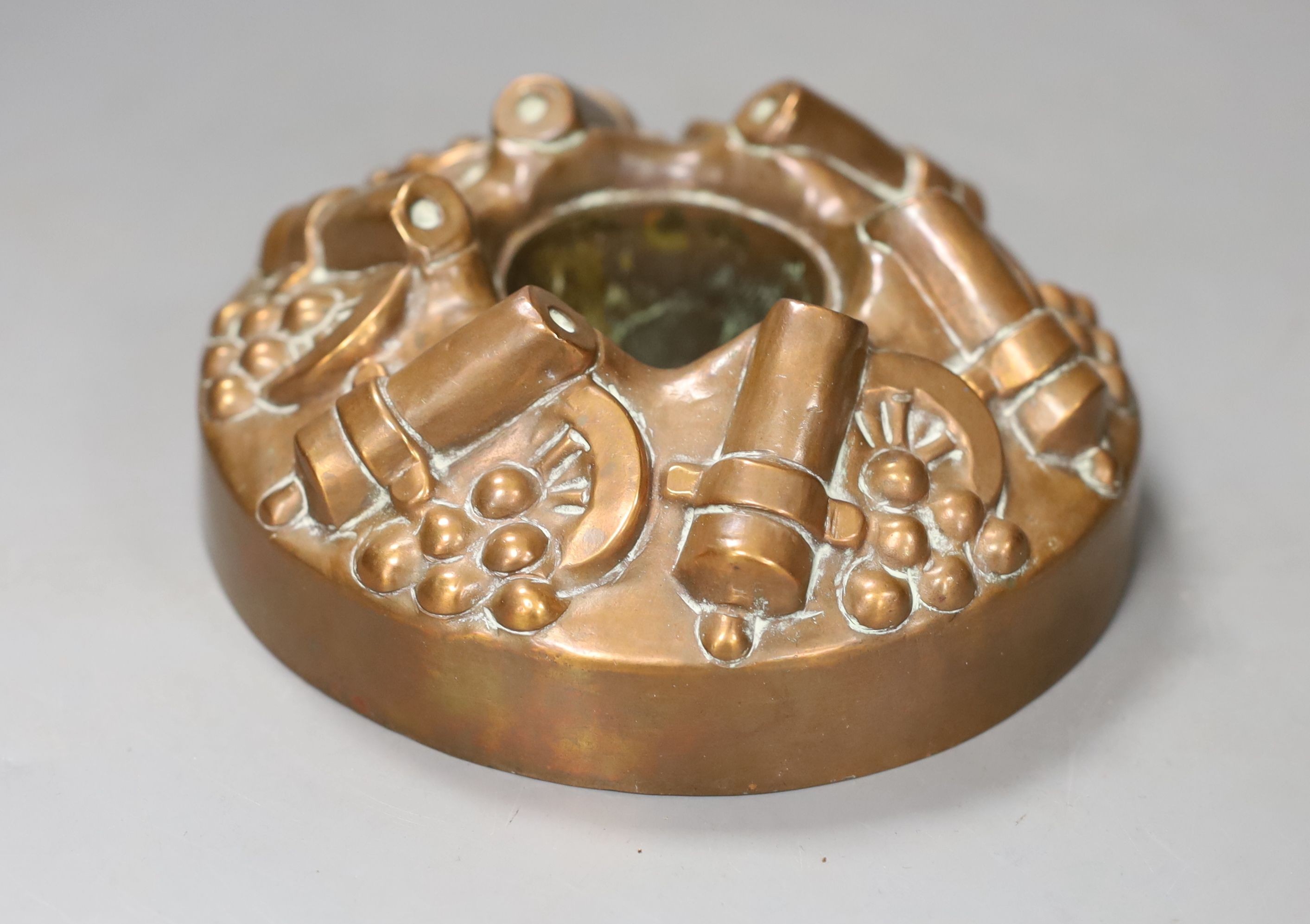 A Victorian circular copper ‘cannon and ball’ jelly mould, 15cm. diam.